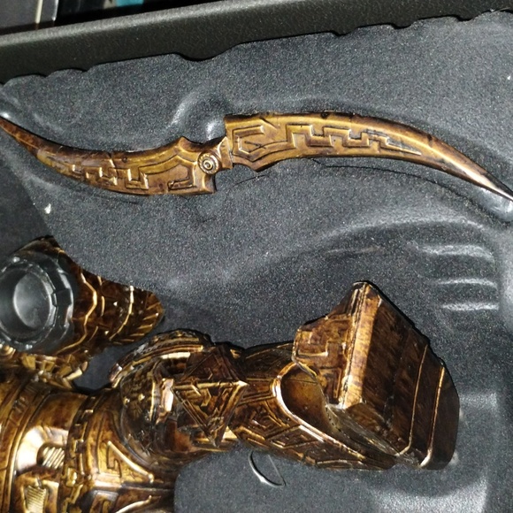 The Elder Scrolls Online Collector's Edition Dwarven Colossus Statue - Picture 3 of 9